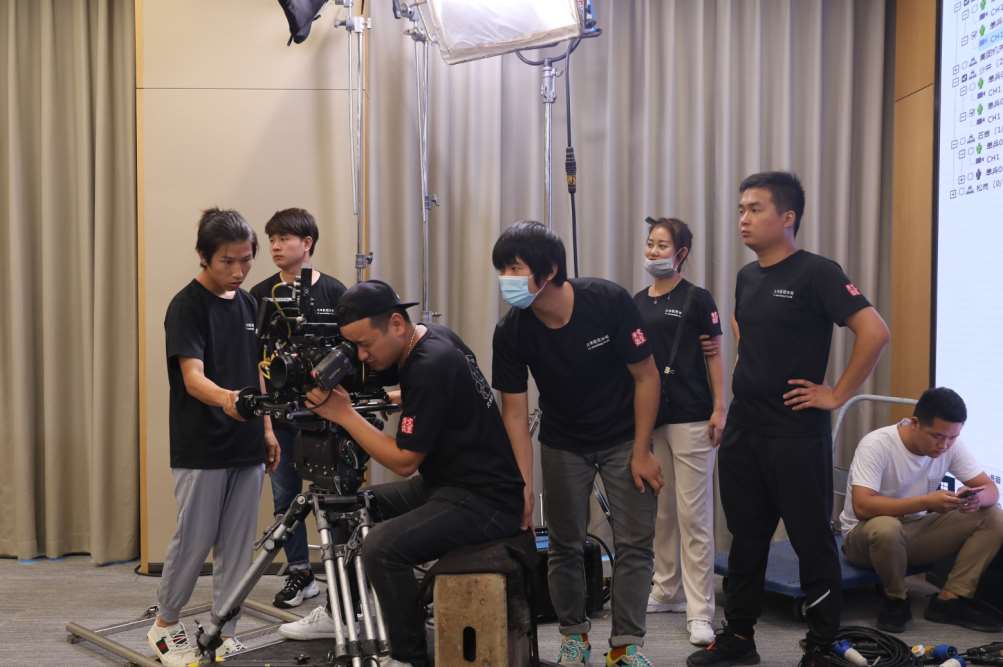 深圳视频宣传片制作价格——文丰影视(图2) 1-220Q320460Ab.jpg