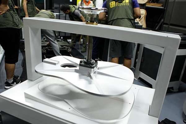 制作吉他的模具展示; 制作吉他的模具展示;