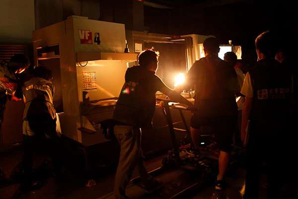 在昏暗的灯光环境的照射下;体现吉他产品三维动画的精髓; 在昏暗的灯光环境的照射下;体现吉他产品三维动画的精髓;