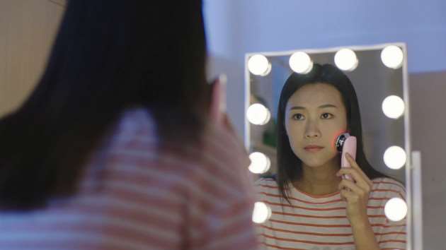 舞蹈老师开始用乐黛美容仪；开启的保养皮肤之旅；