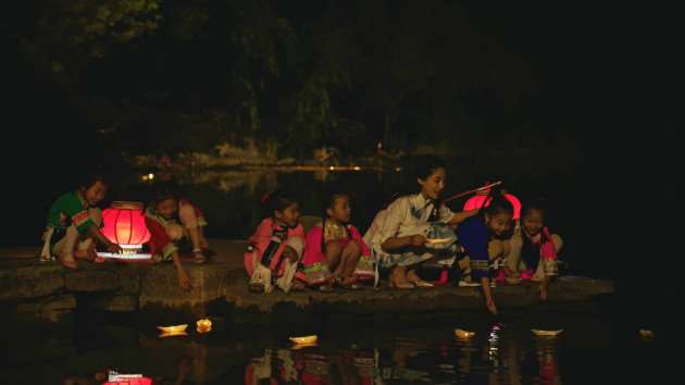 聚河放飞许愿灯;把希望种子播撒未来的路 聚河放飞许愿灯;把希望种子播撒未来的路