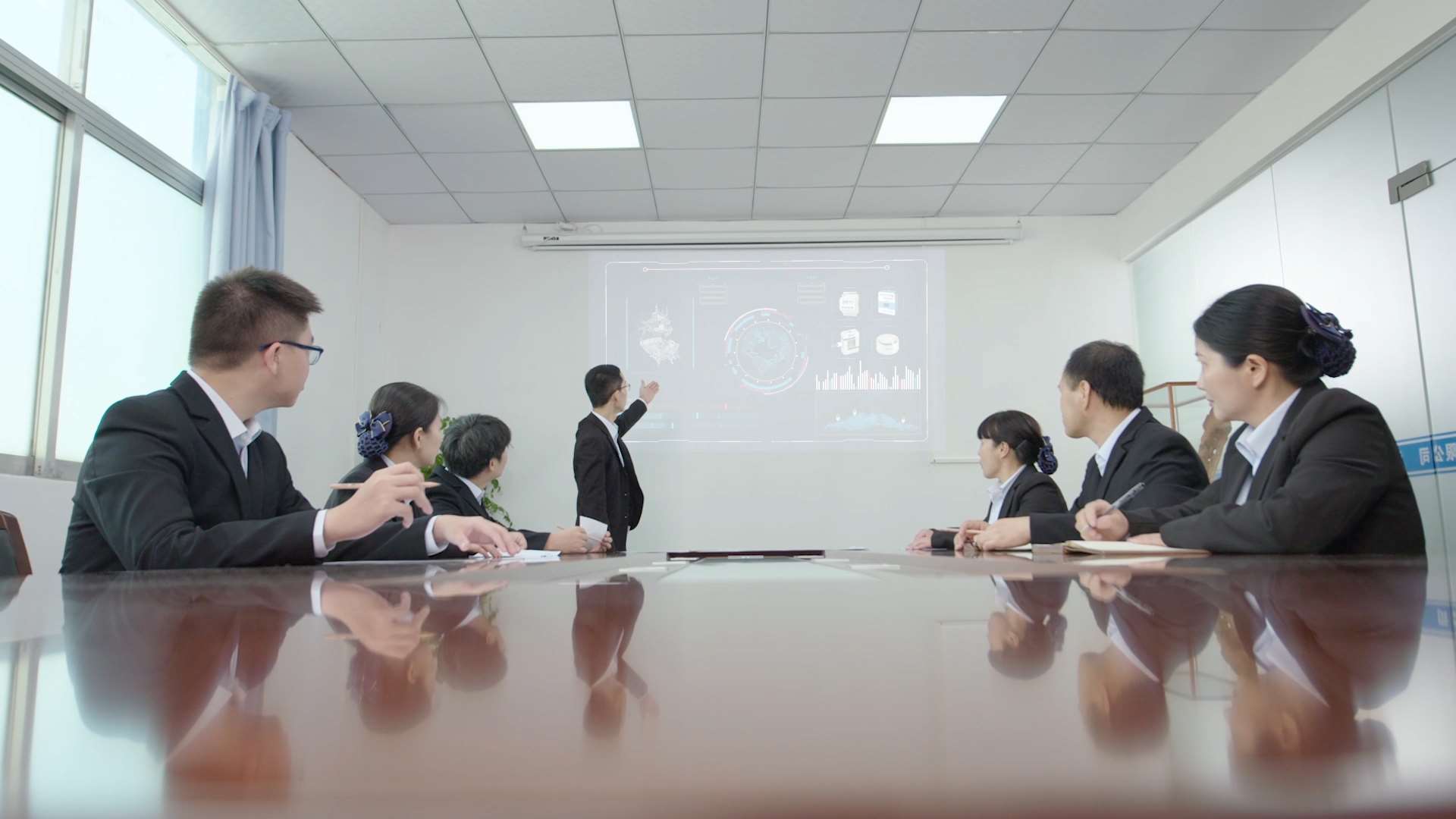 传感器事业蒸蒸日上，布局未来广阔的市场；